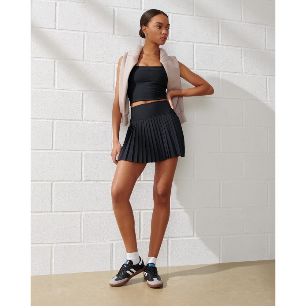 Abercrombie & Fitch Ypb Motiontek Lined Pleated S… - image 5